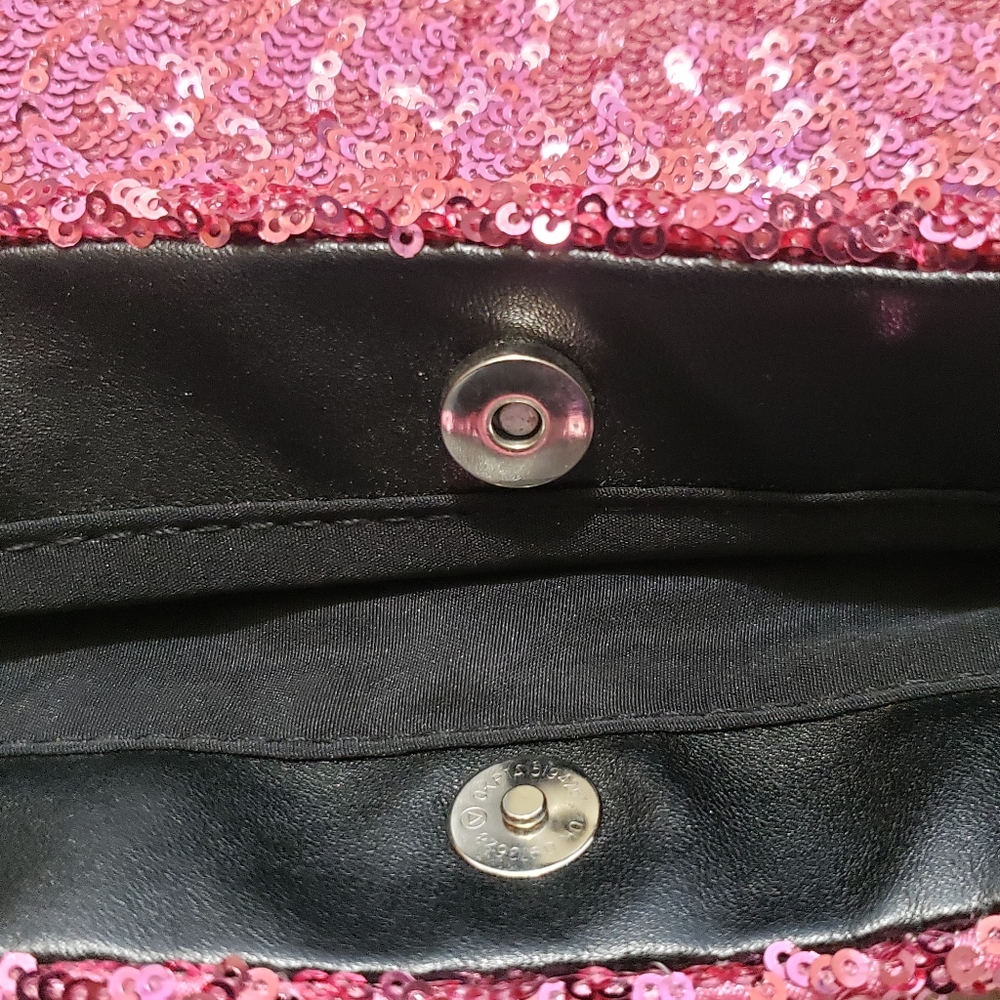Victoria's Secret Sequenced Clutch. - Picture 8 of 9